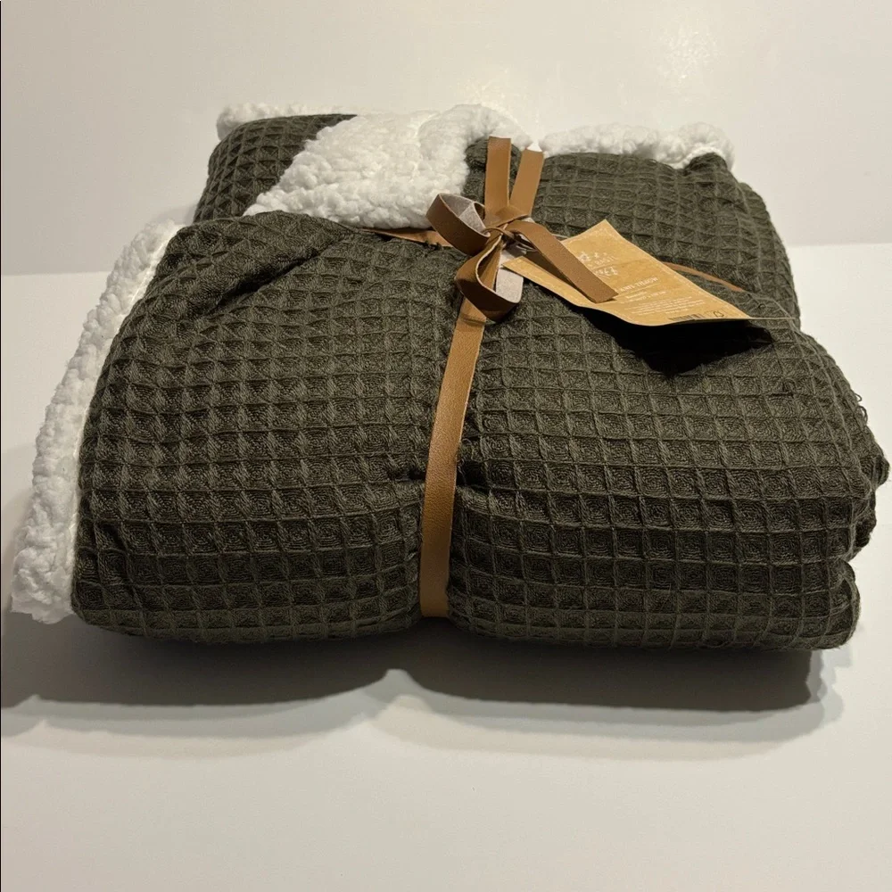 Thyme + Basil Luxury Collection Knit Reversible Blanket Throw in Green